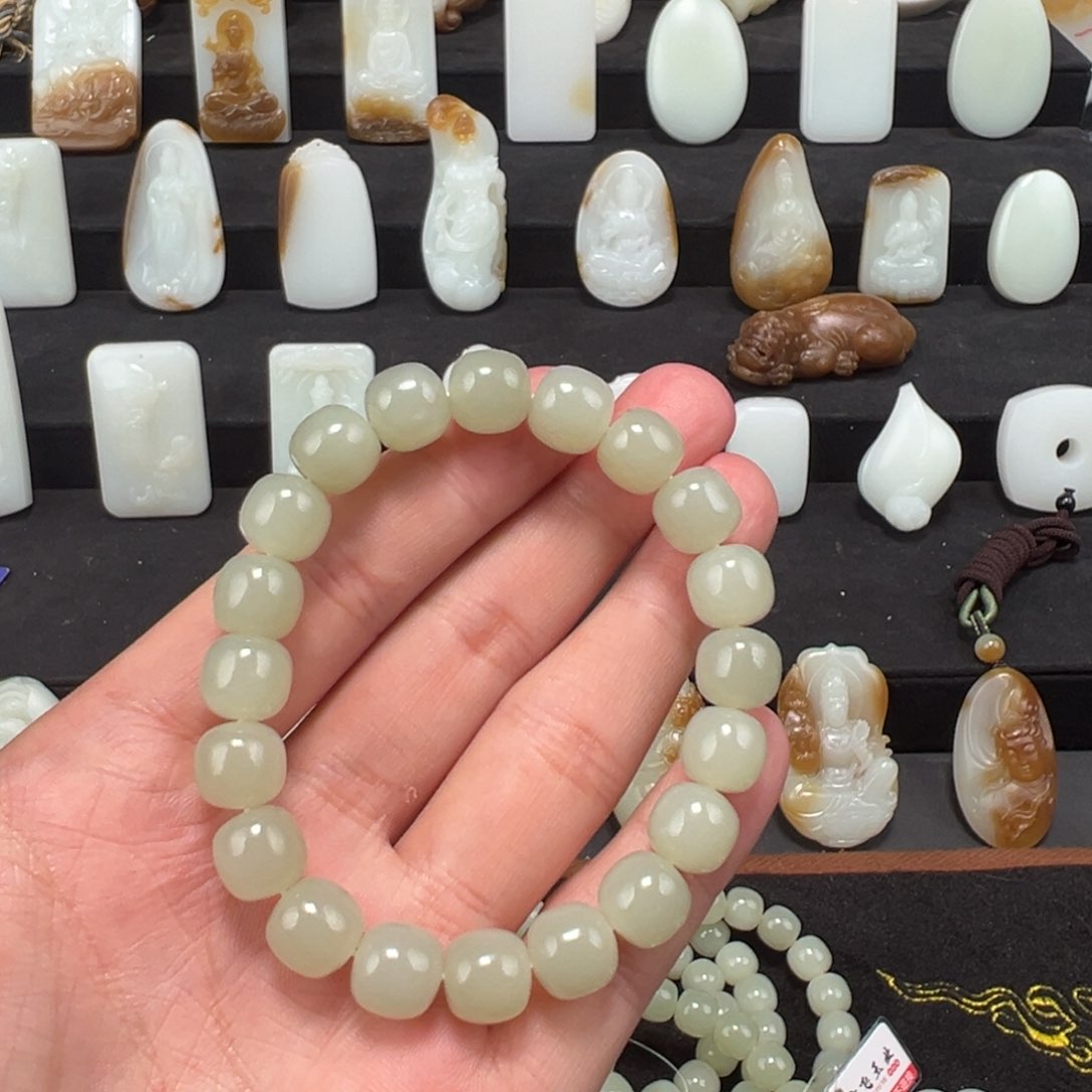 和田玉颈饰未镶嵌