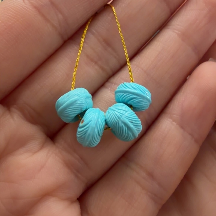 绿松石未镶嵌颈饰