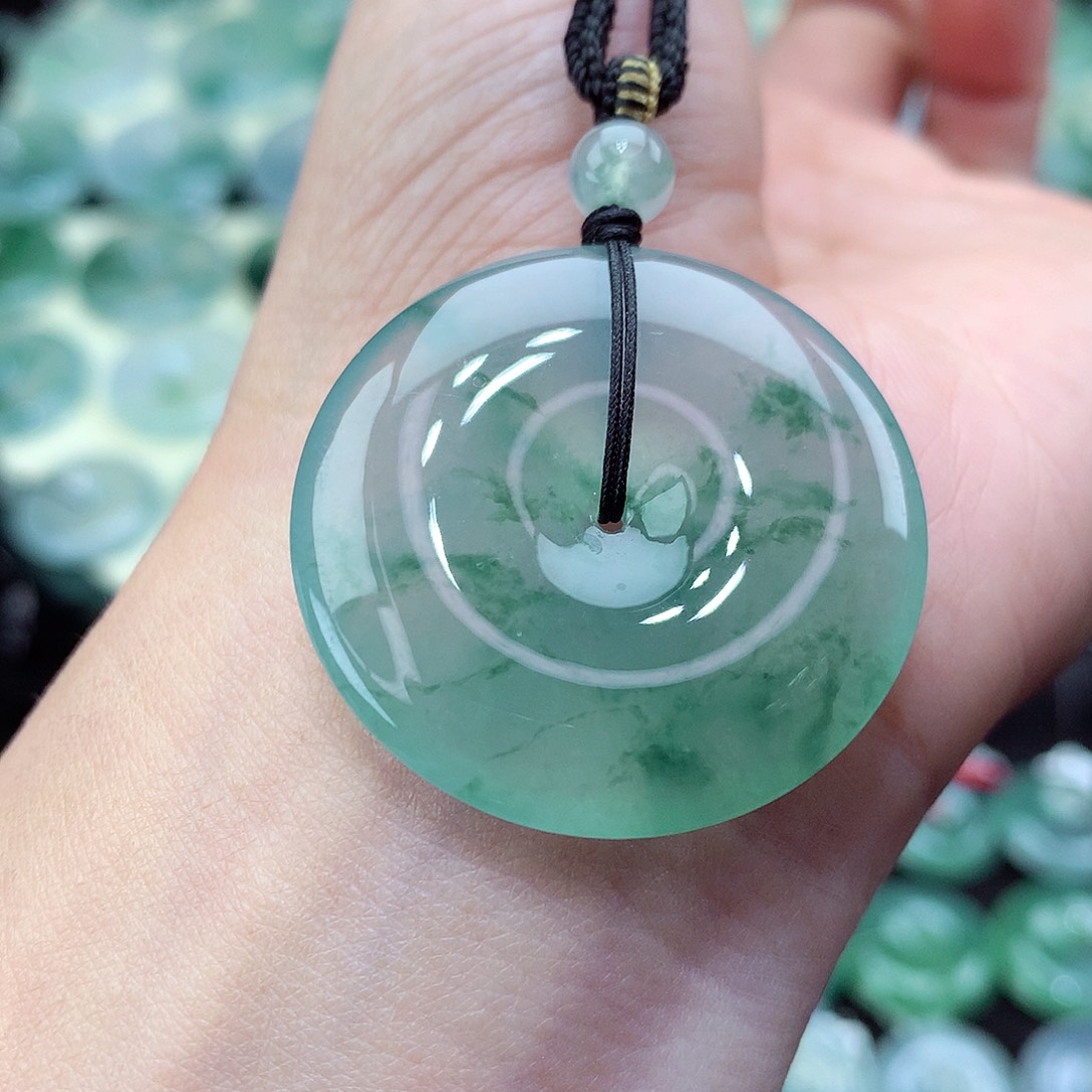 翡翠颈饰未镶嵌编号90。尺寸33.5-6.1