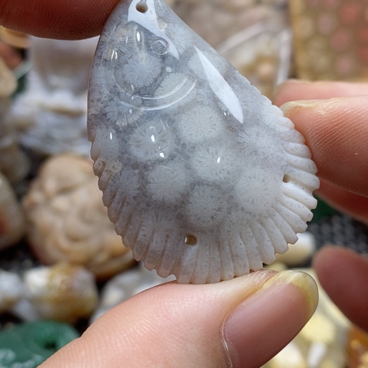 硅化珊瑚（珊瑚玉）颈饰未镶嵌