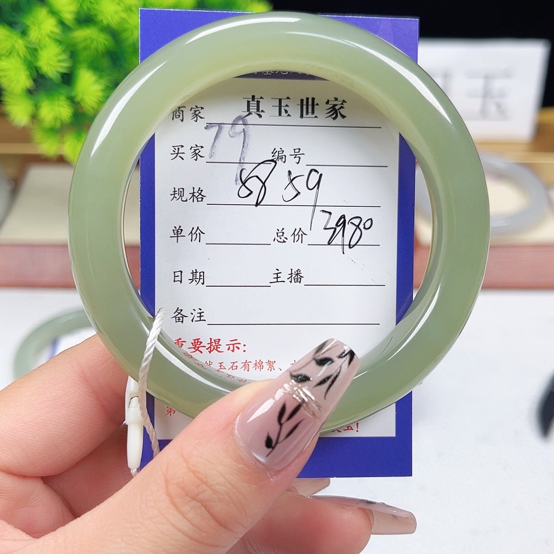 和田玉手镯未镶嵌