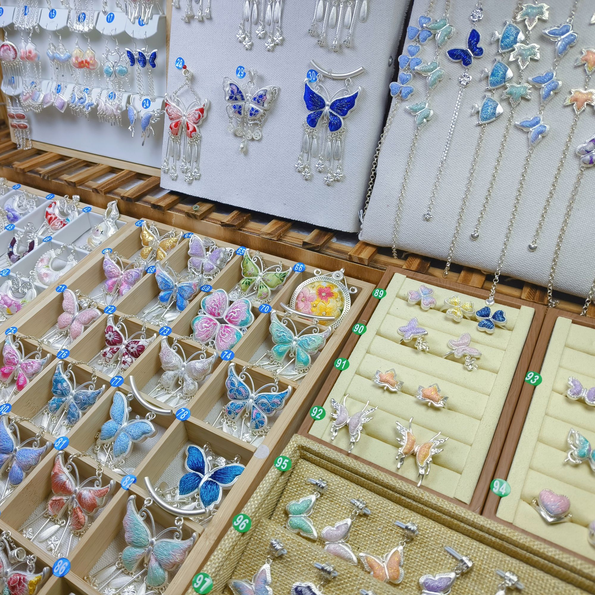 苗族小众设计独具特色贵州非遗文化手工刺绣吊坠