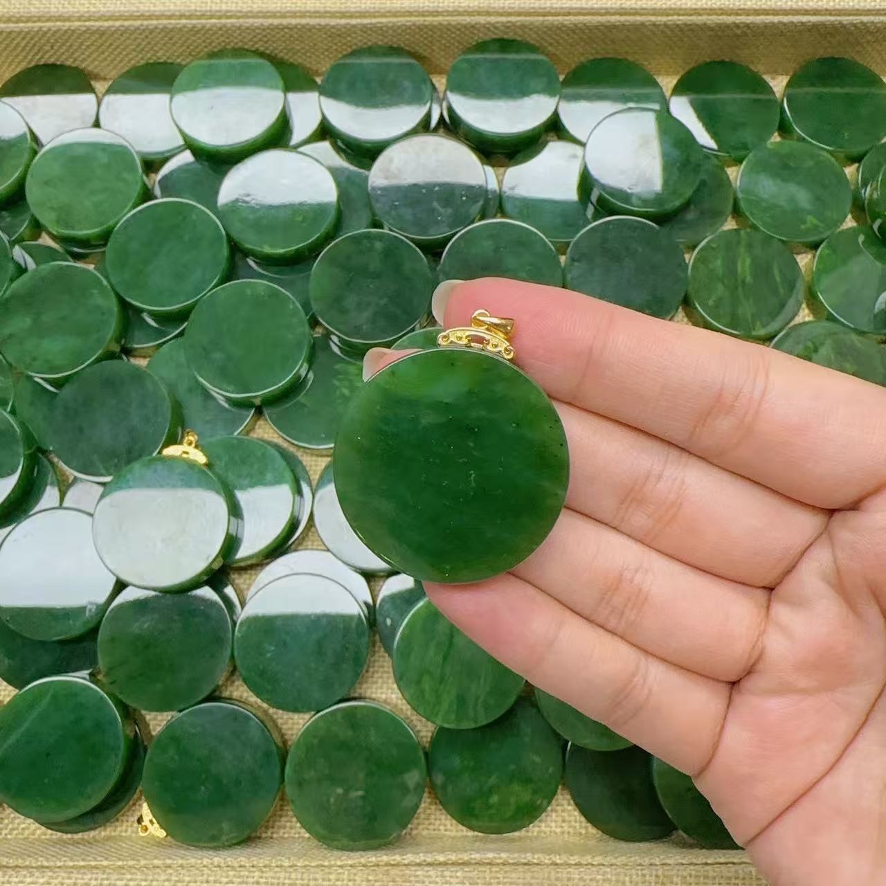 【小付姐】大号！新品推荐！天然和田玉碧玉俄罗斯老料卡35无事牌一个