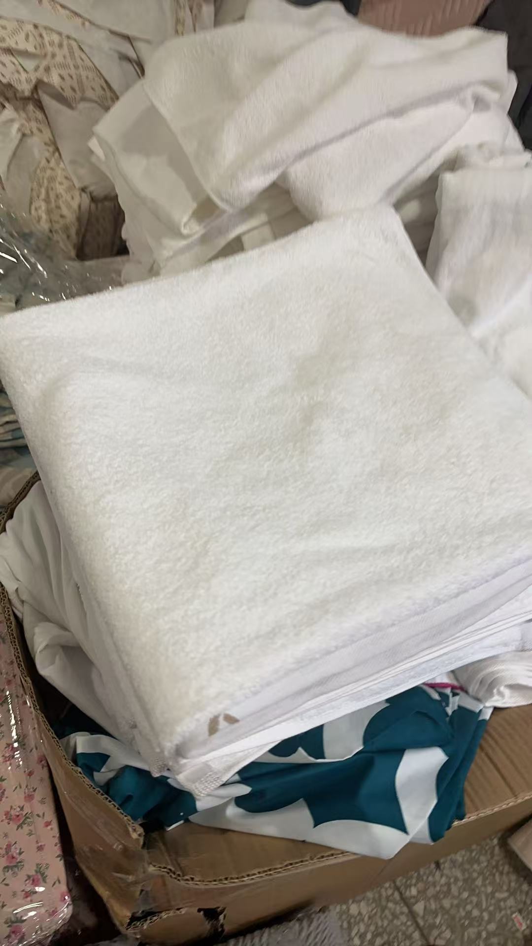 《兵哥外贸》3楼70*130白色全棉浴巾 发一张 微瑕疵 加厚款