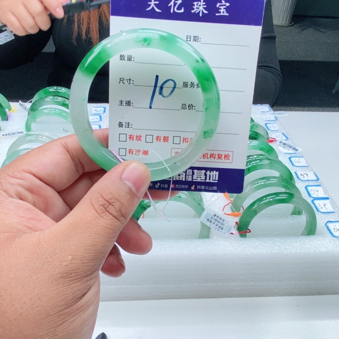 未镶嵌手镯石英质玉54