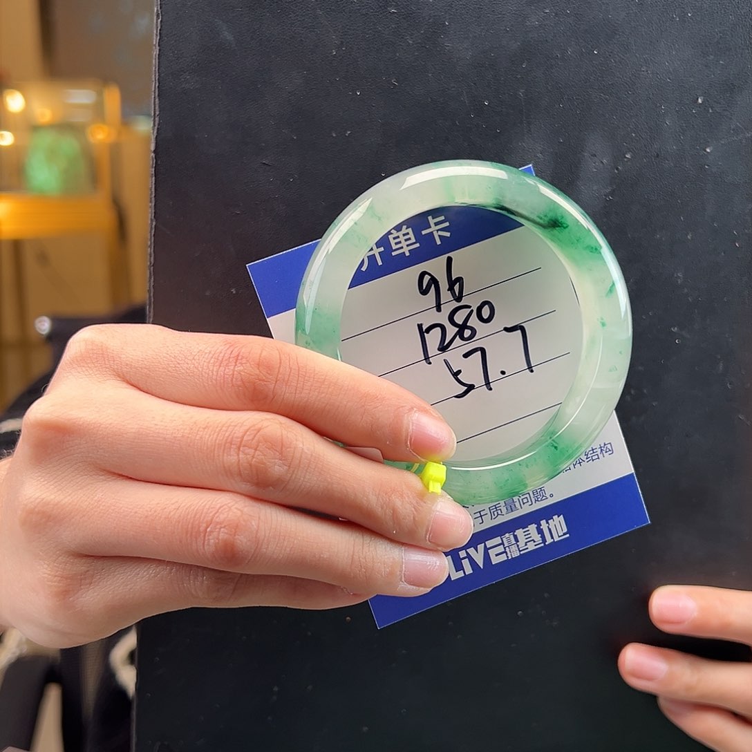 石英质玉手镯未镶嵌