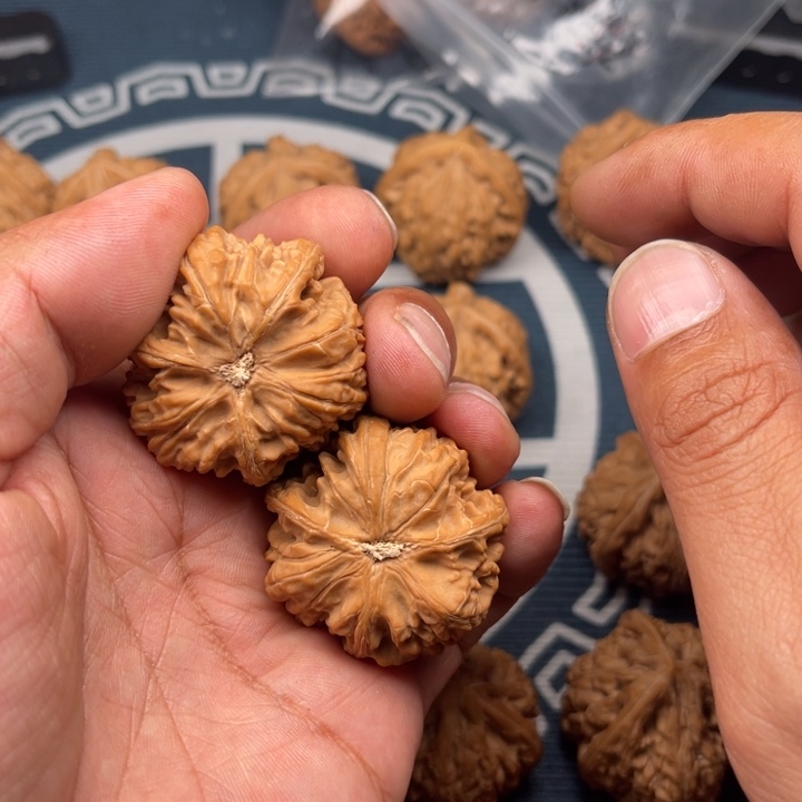 文玩核桃吊坠鑫三棱