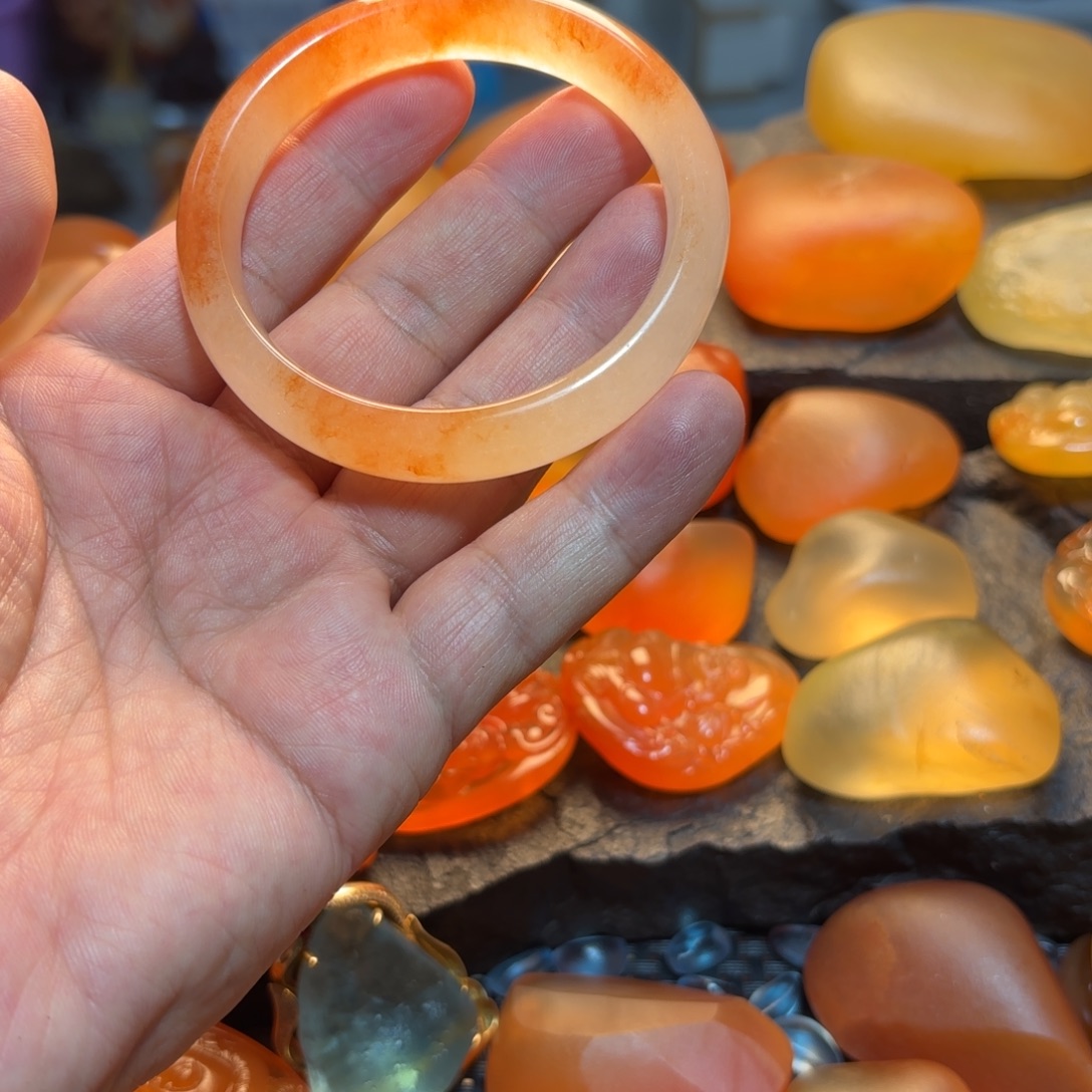 我***隐石英岩玉未镶嵌手镯