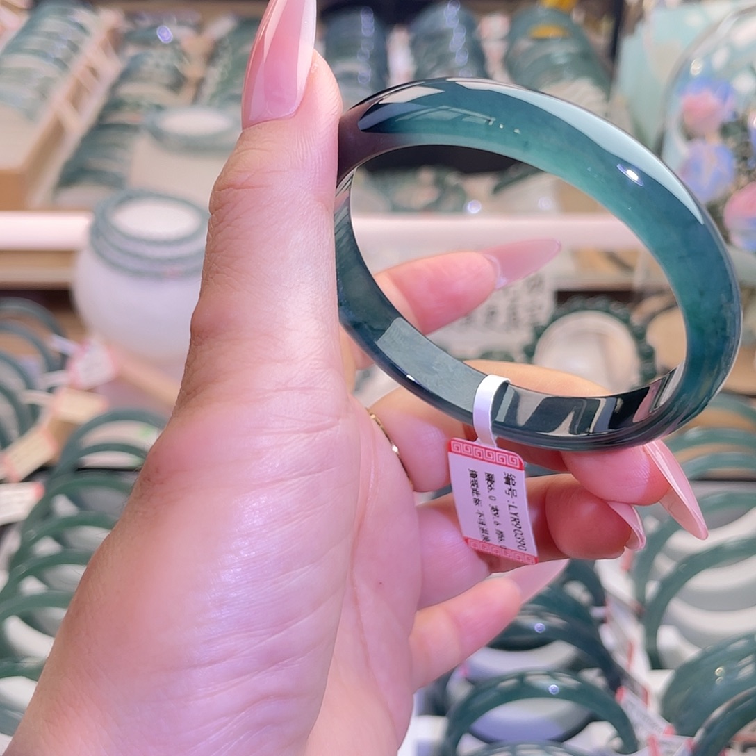 苑***子翡翠未镶嵌手镯55-56圈