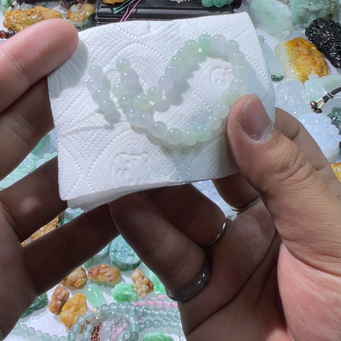 翡翠颈饰未镶嵌天然