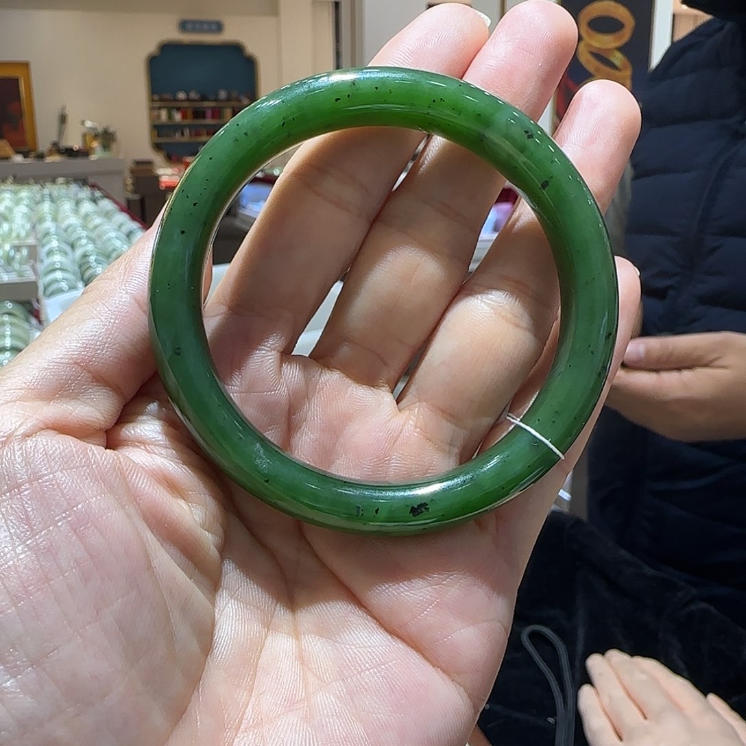 大***多和田玉未镶嵌手镯513