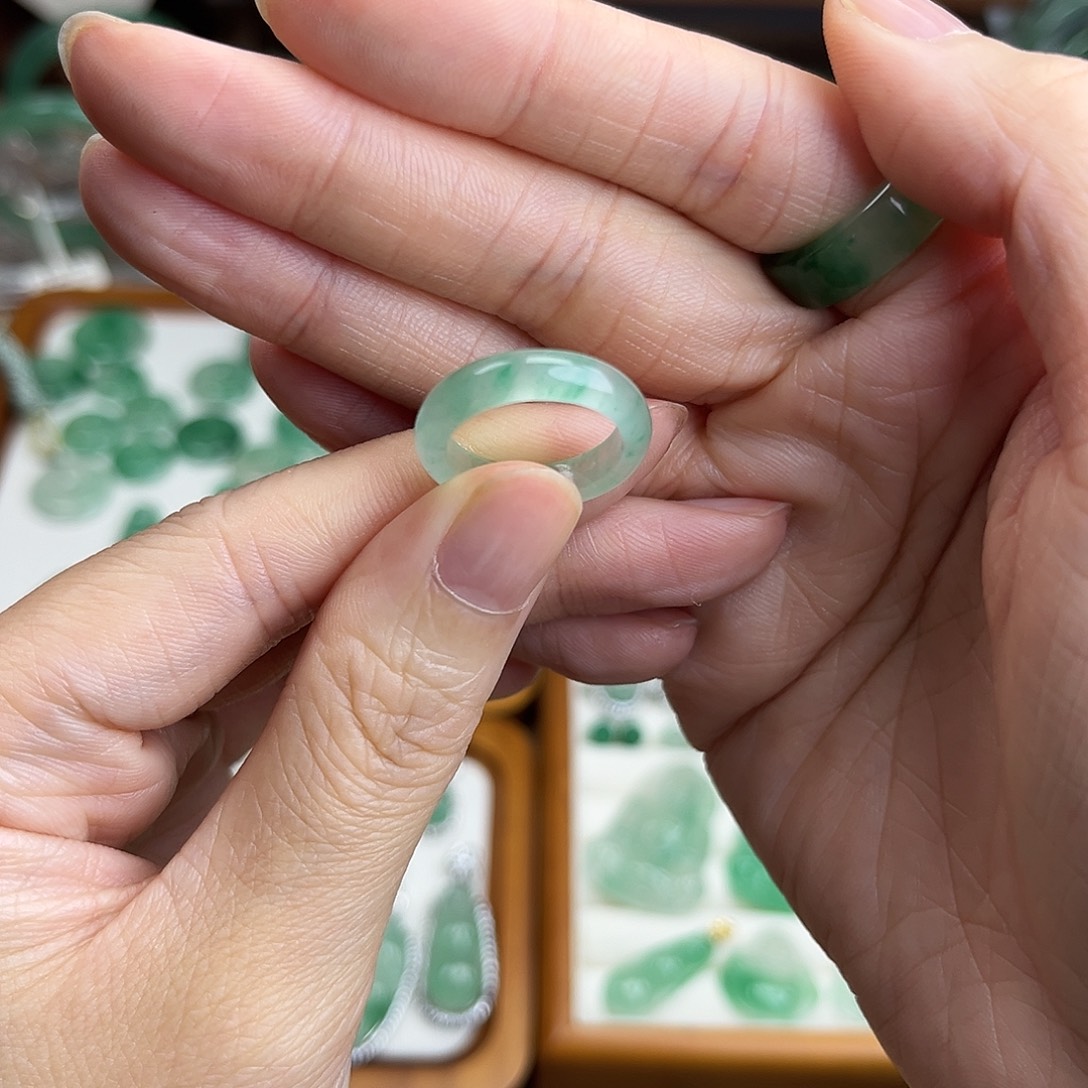 石英质玉（非洲翠）未镶嵌戒圈圈口11