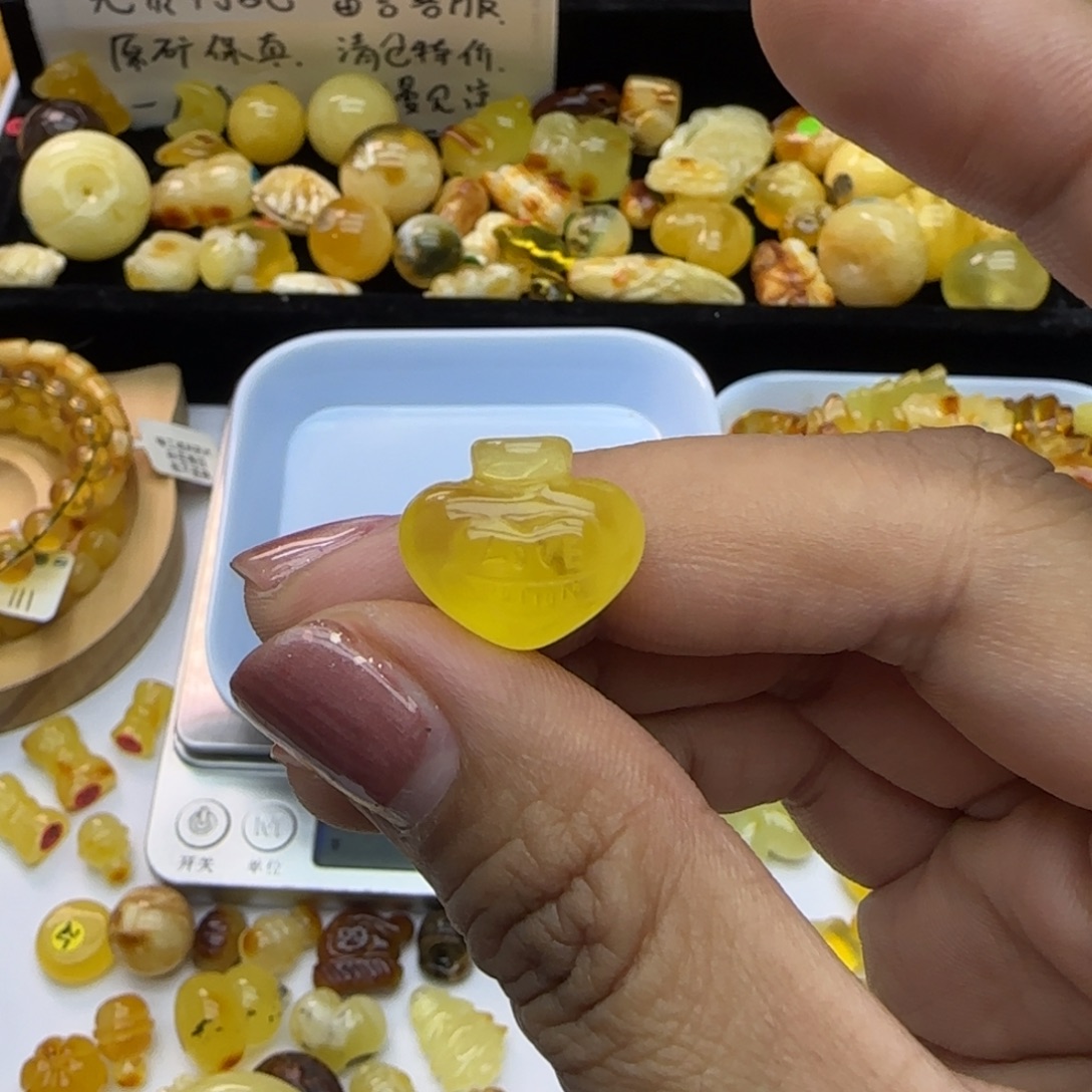 琥珀未镶嵌裸石1.11g