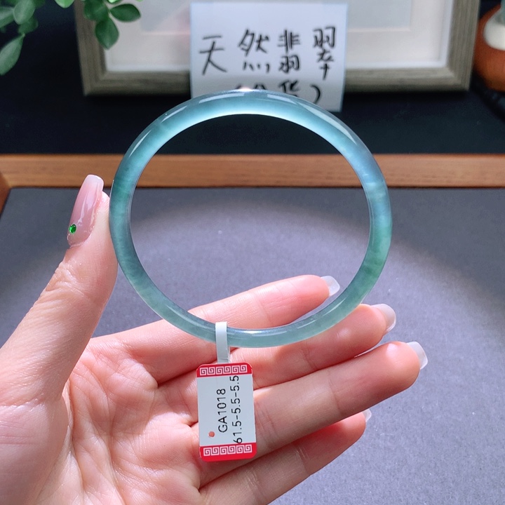 翡翠手镯未镶嵌天然翡翠手镯