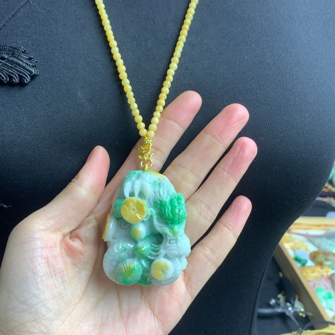 翡翠颈饰未镶嵌翡翠