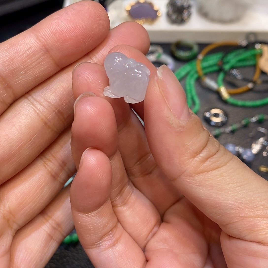 翡翠未镶嵌颈饰翡翠玉兔