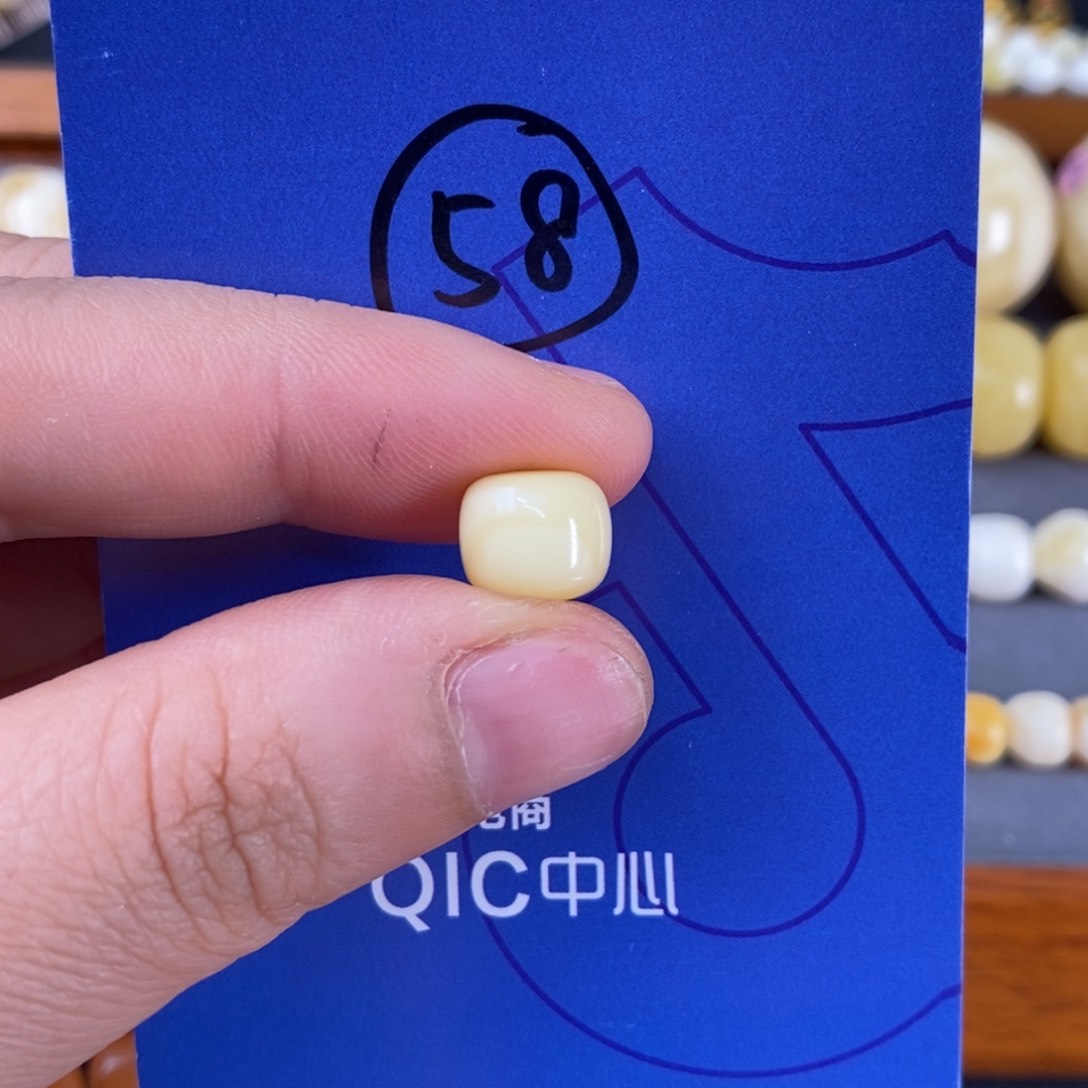 蜜蜡裸石未镶嵌Q蜜蜡