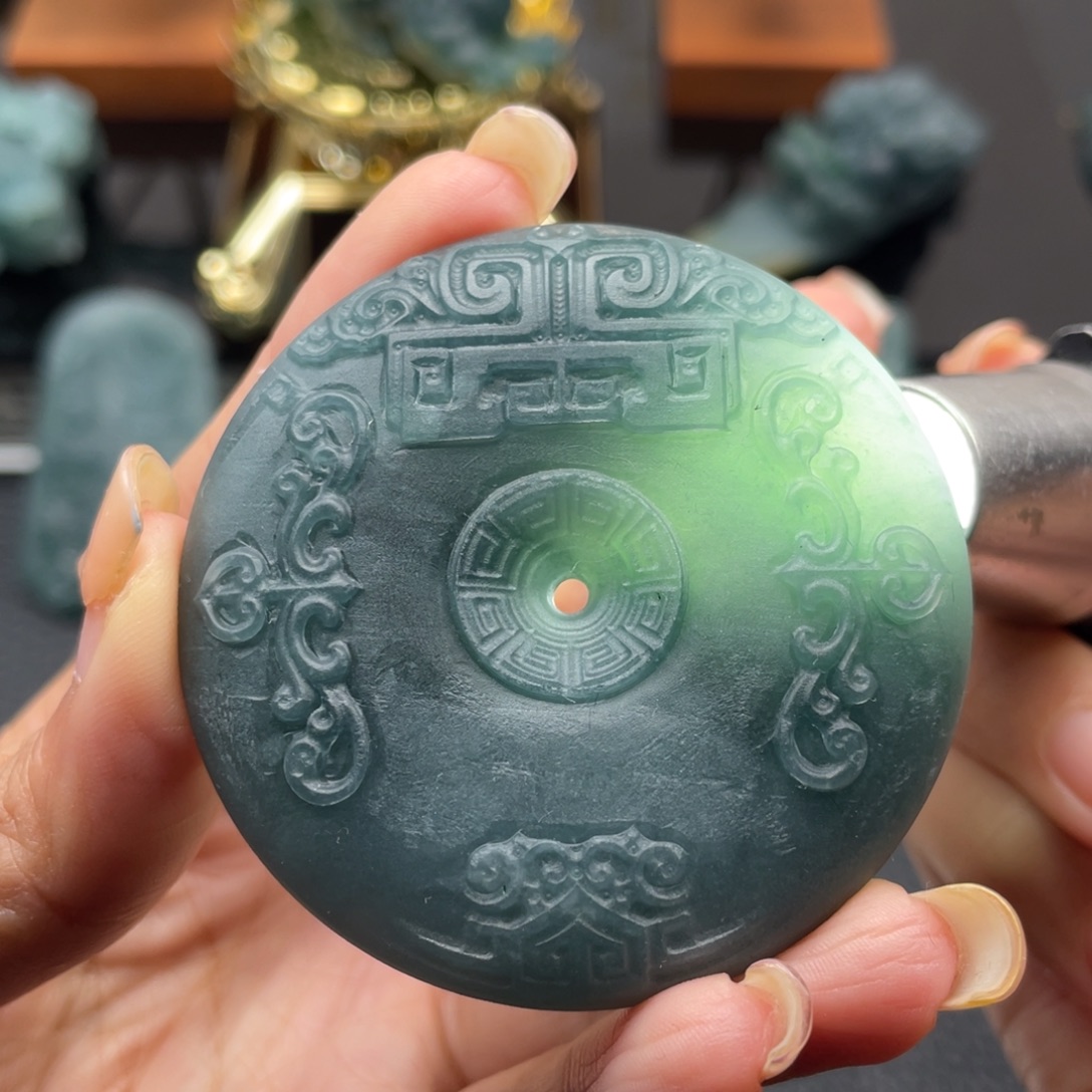 定制翡翠未镶嵌龙王翡翠