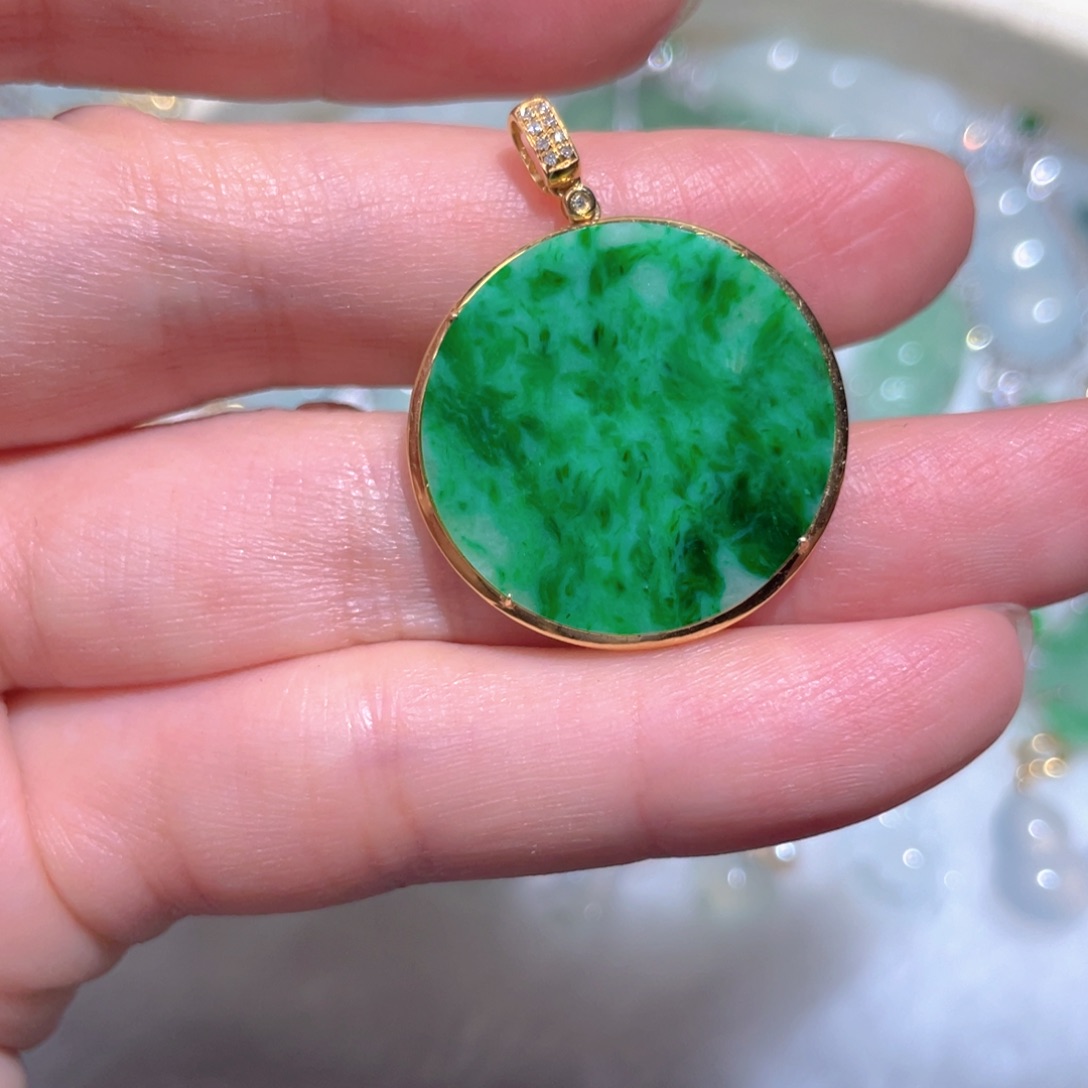 翡翠颈饰18K金镶嵌翡翠