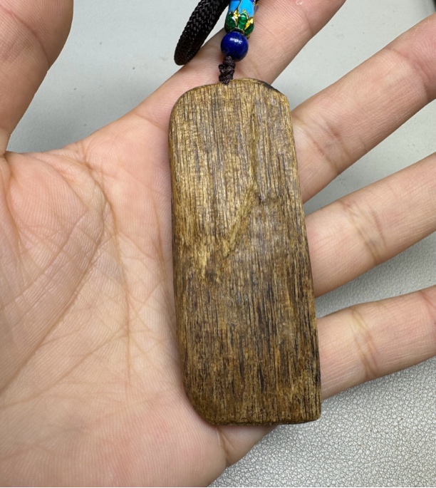 加里曼丹天蓝野沉香九分沉挂件淡雅的草香花香