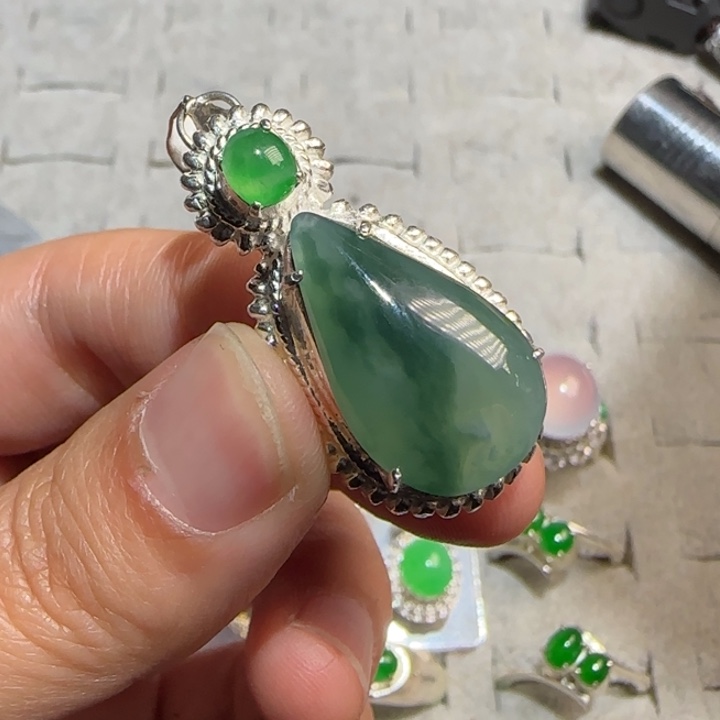 定制翡翠未镶嵌翡翠