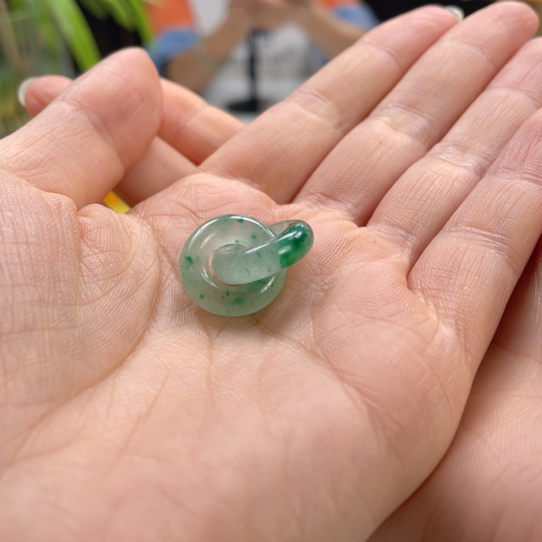 石英质玉颈饰未镶嵌开*