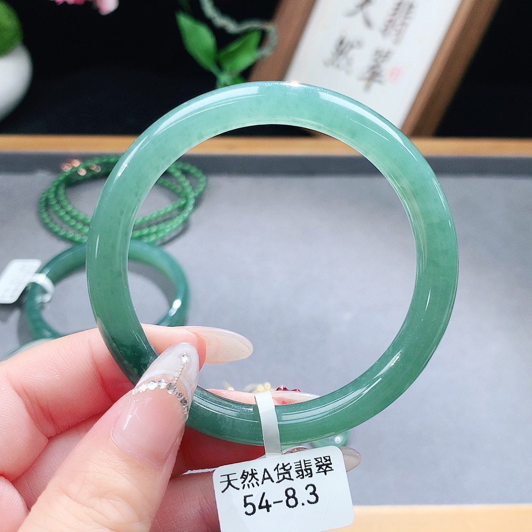 翡翠手镯（圆镯）未镶嵌