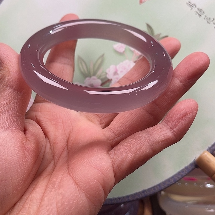 浅***然玛瑙/玉髓未镶嵌手镯