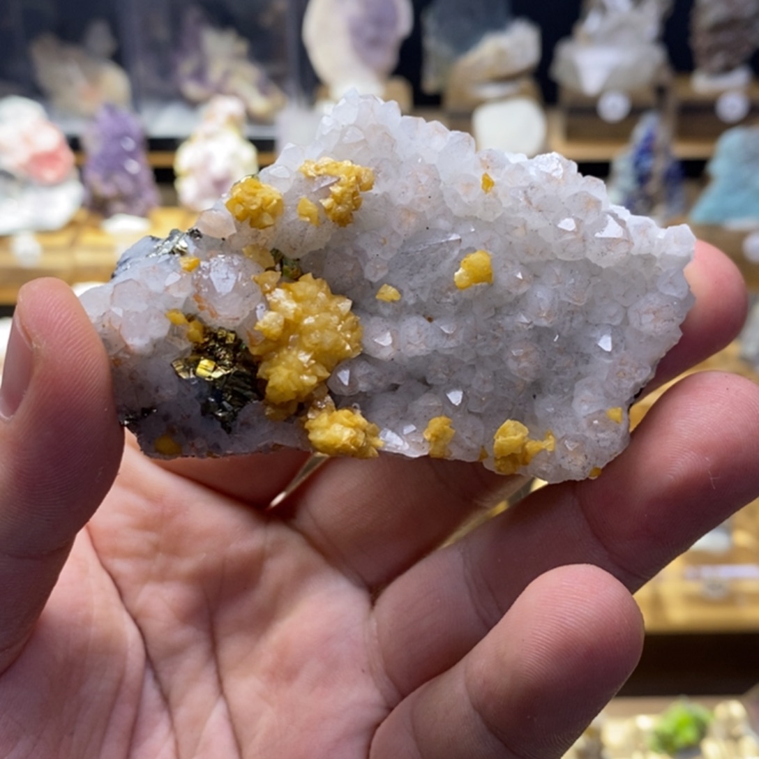 石材红水晶黄铁矿