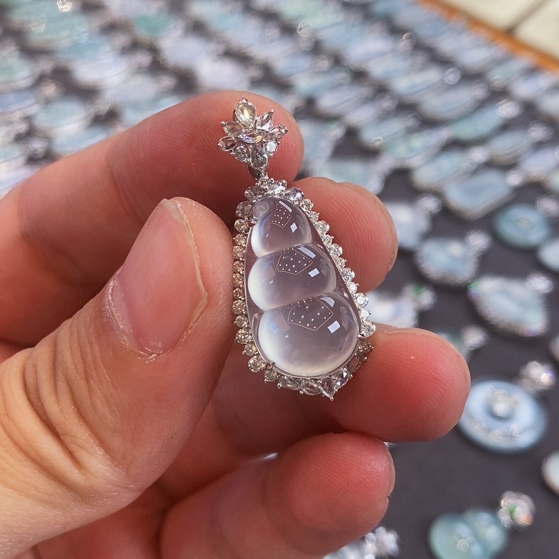 翡翠颈饰18K金镶嵌天然缅甸翡翠吊坠