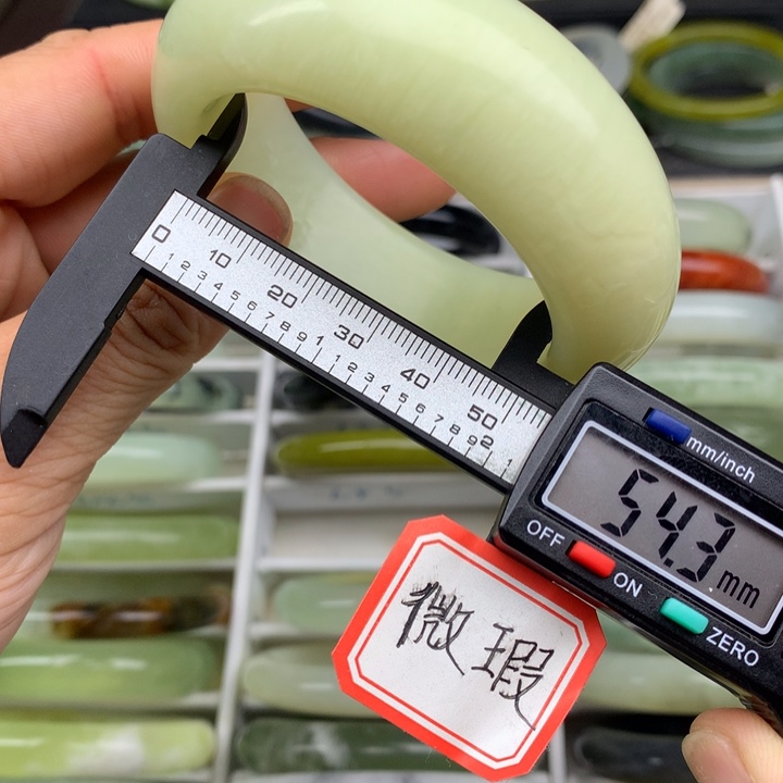 蛇纹石玉未镶嵌手镯695