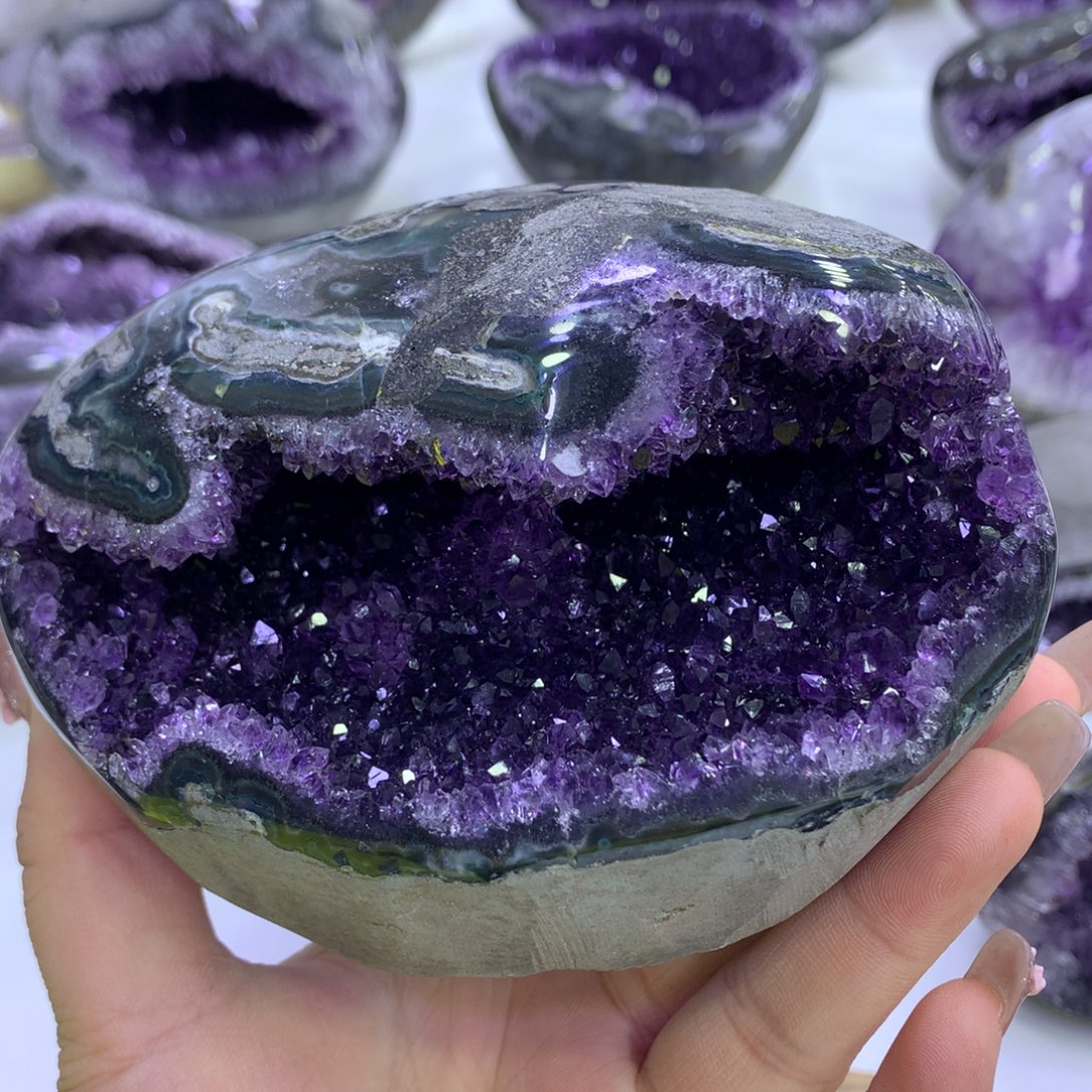 柏***成紫晶未镶嵌大型摆件（非配饰）