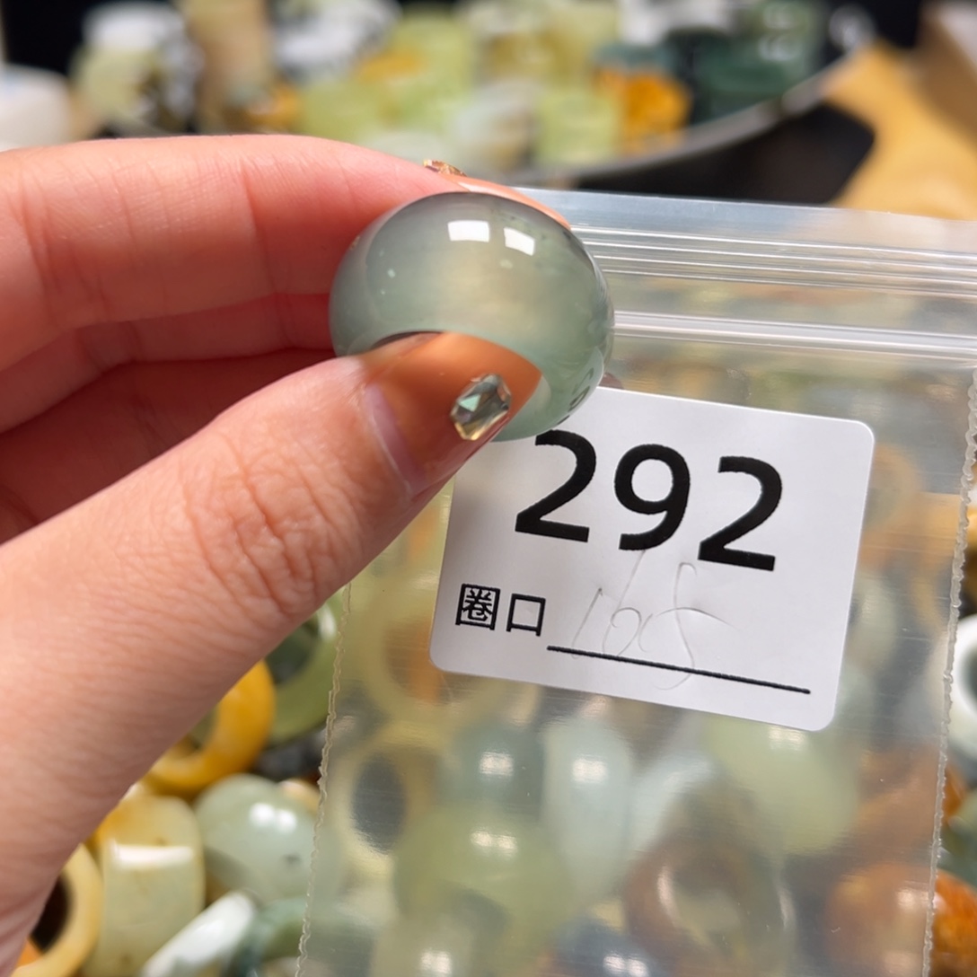 g***.蛇纹石玉未镶嵌戒指