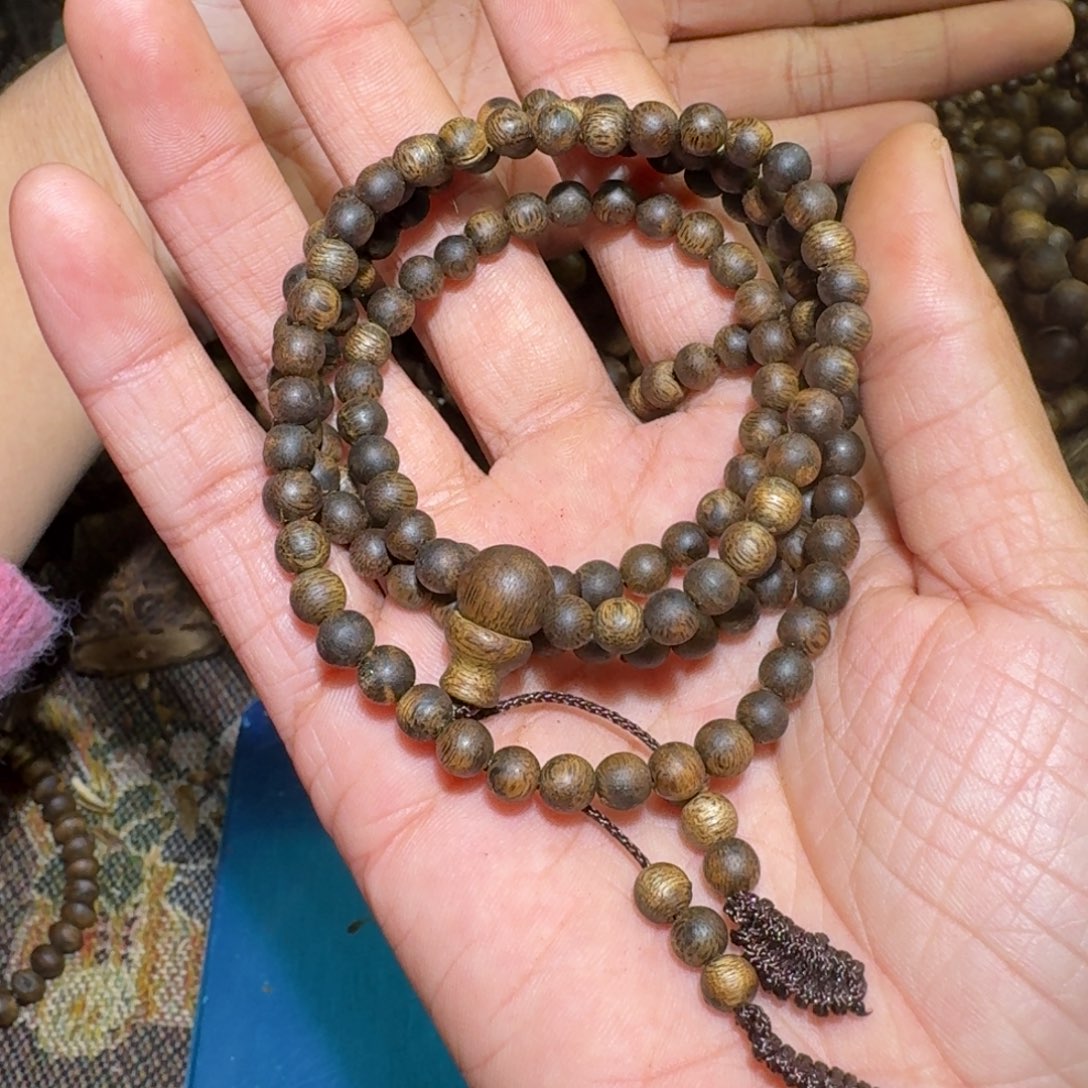 沉香木手串?**?海南乌身老料0.511.3克