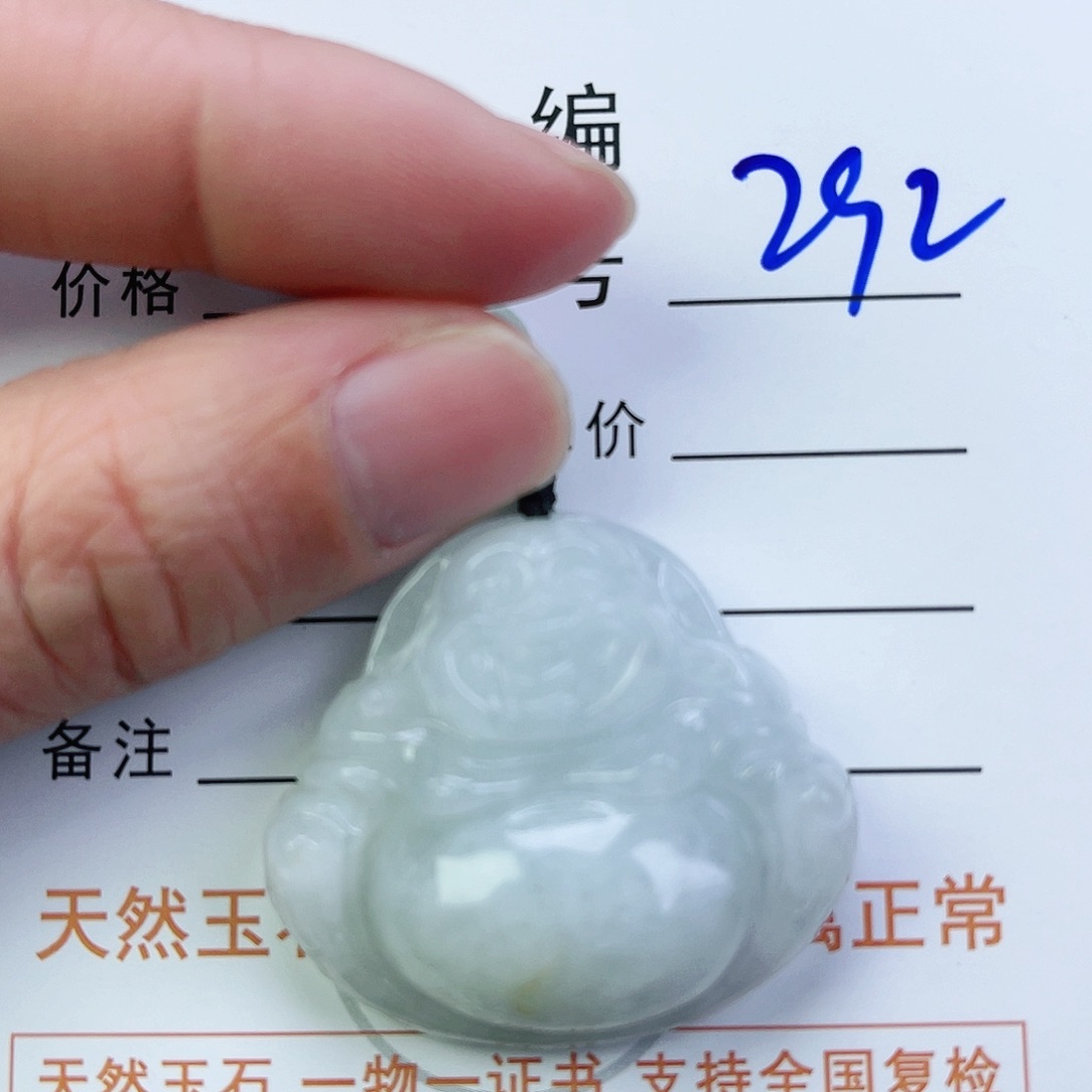 翡翠颈饰未镶嵌佛公微瑕