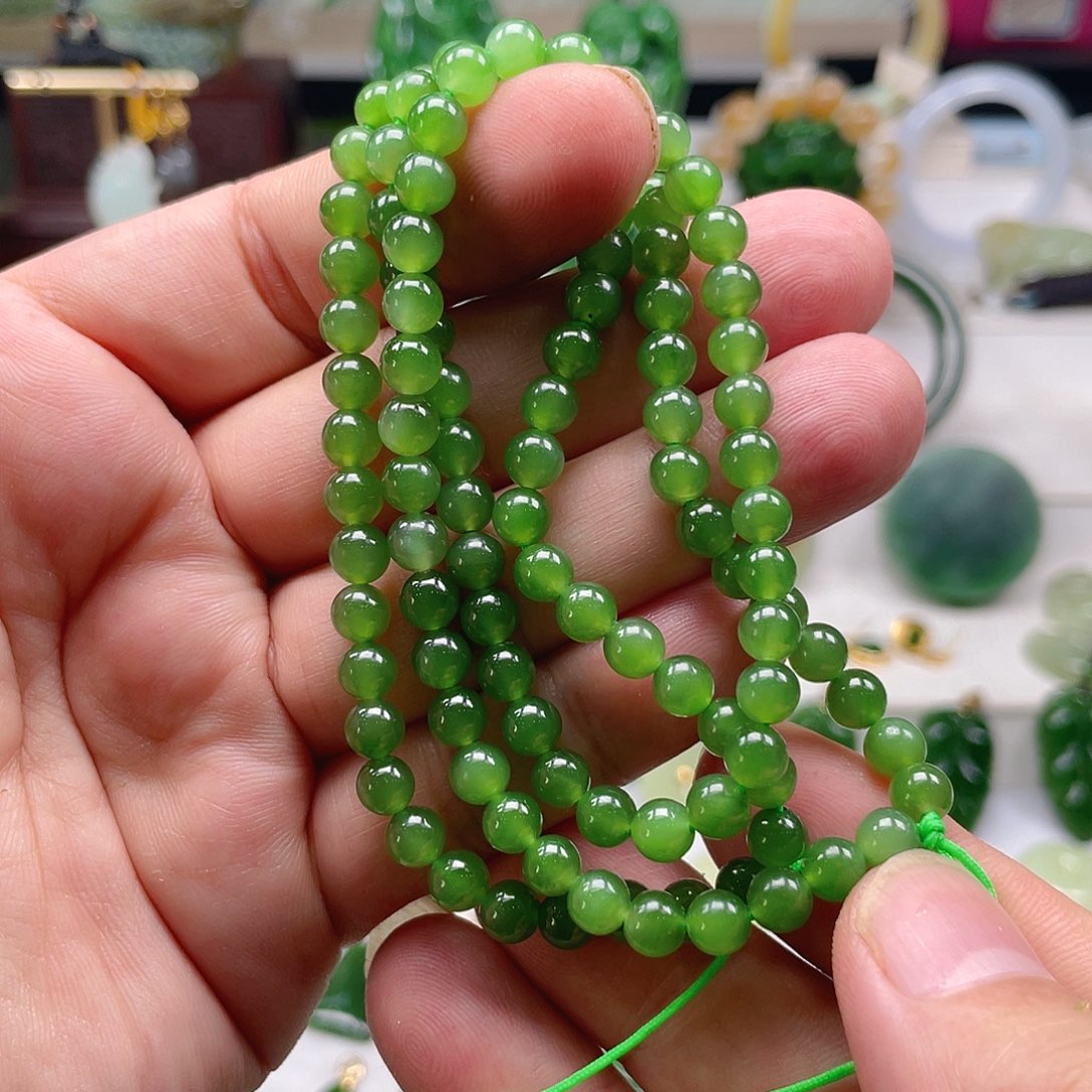 颈饰未镶嵌和田玉（碧玉）