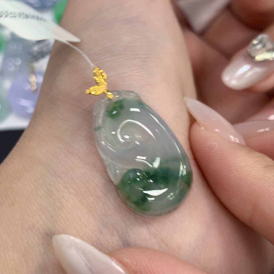 颈饰18K金镶嵌翡翠