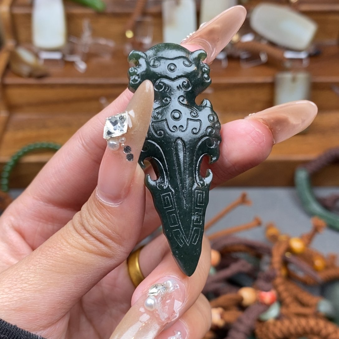 和田玉颈饰未镶嵌