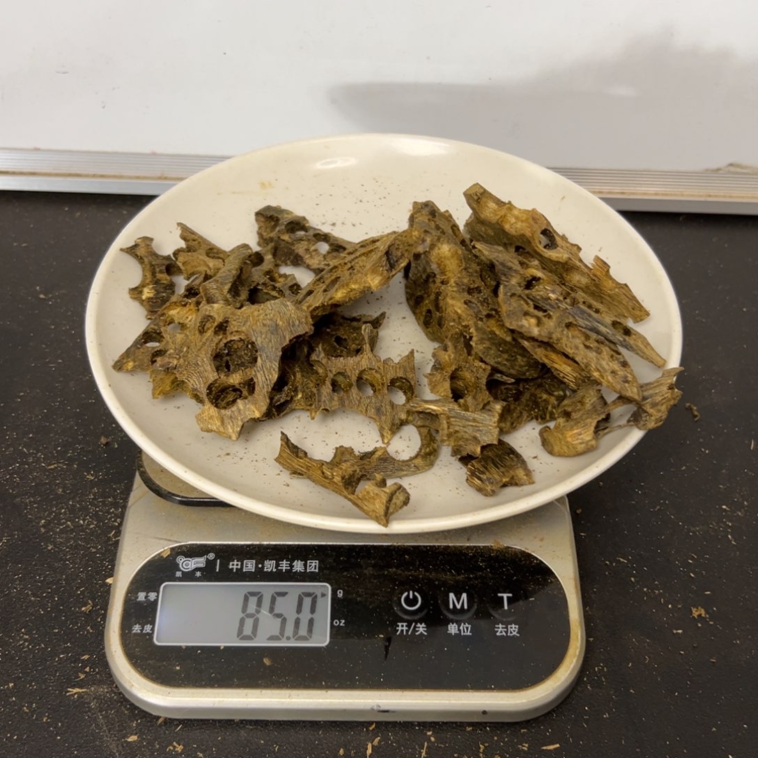 沉香碎屑沉香驼背黑奇转珠料