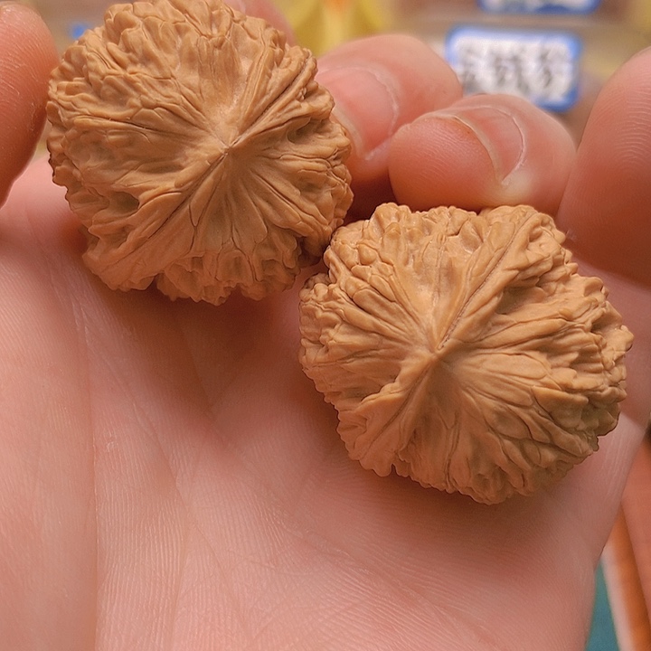 文玩核桃把件33全品纯野生疆王