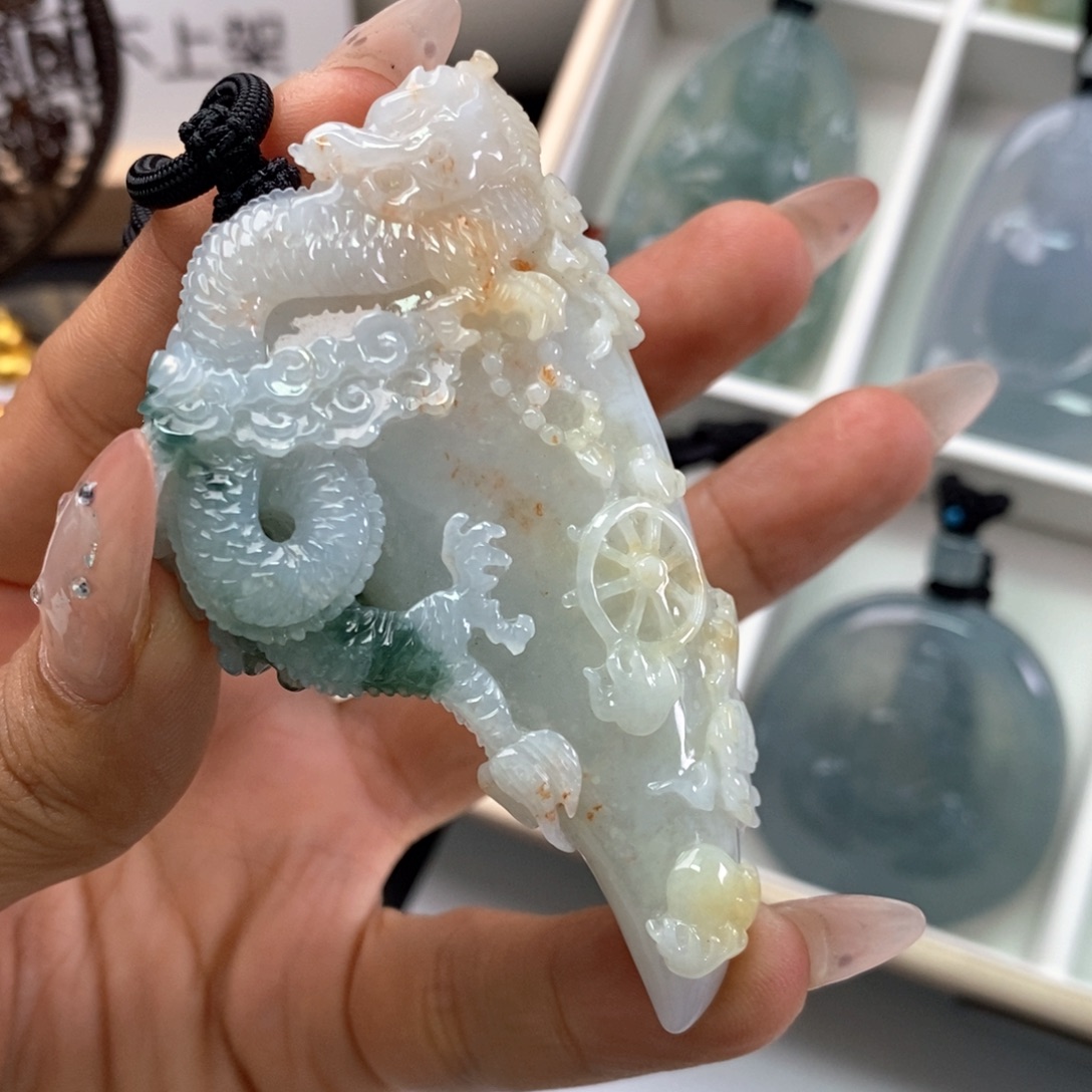 翡翠未镶嵌颈饰翡翠