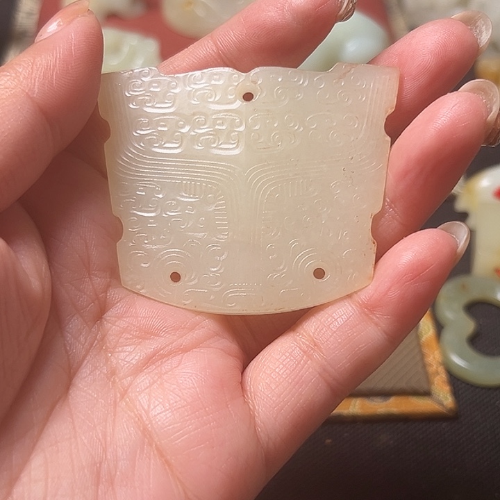 修***：和田玉（糖玉）未镶嵌颈饰
