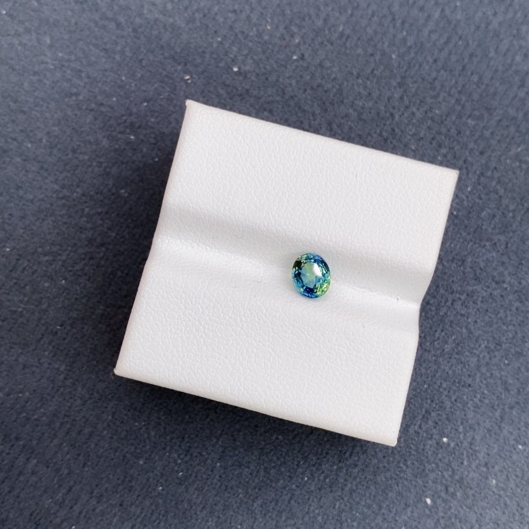 蓝宝石裸石未镶嵌
