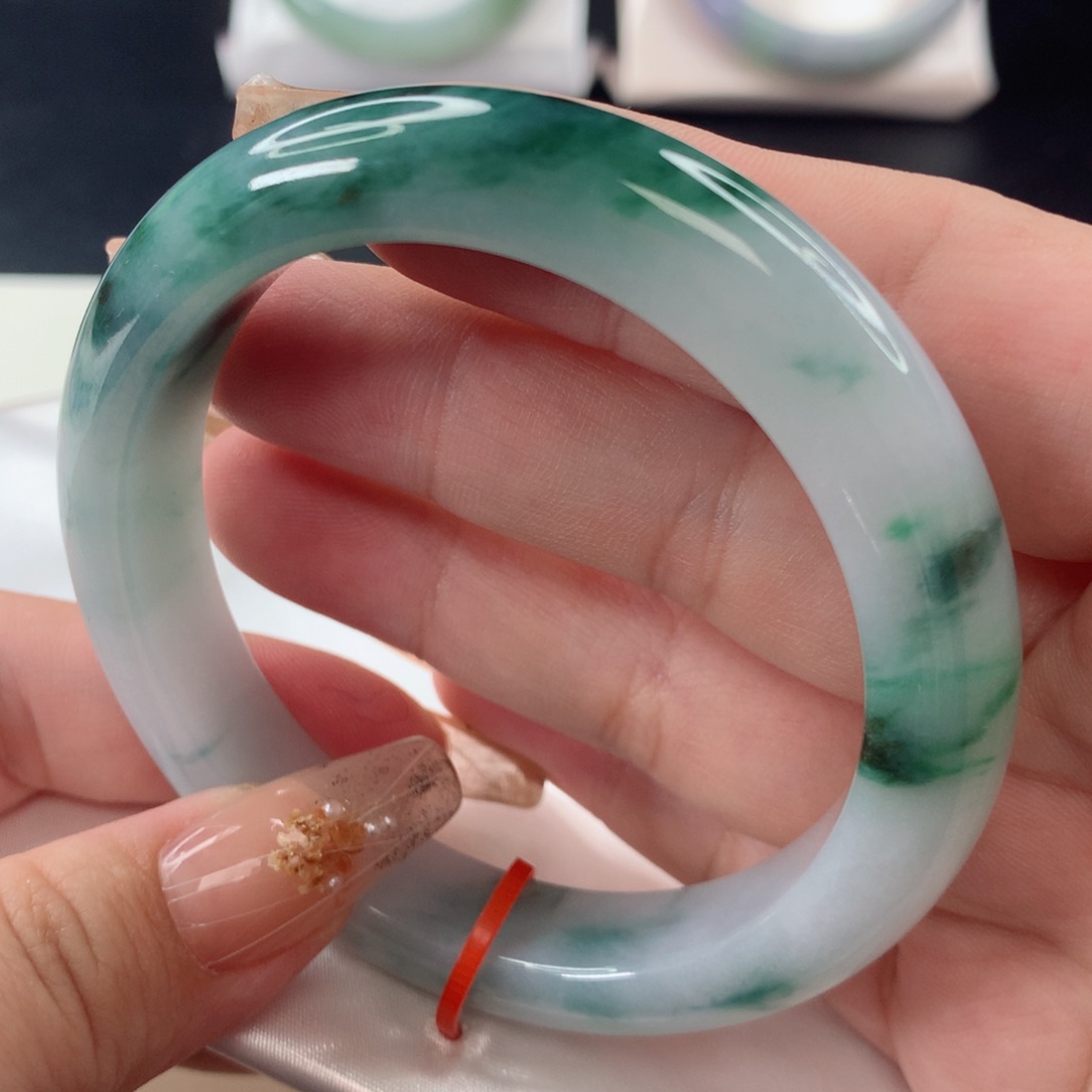 翡翠手镯未镶嵌56.1圈口