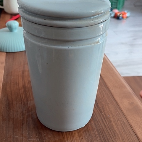 微瑕 ，不能明火，储物罐一个1.3L