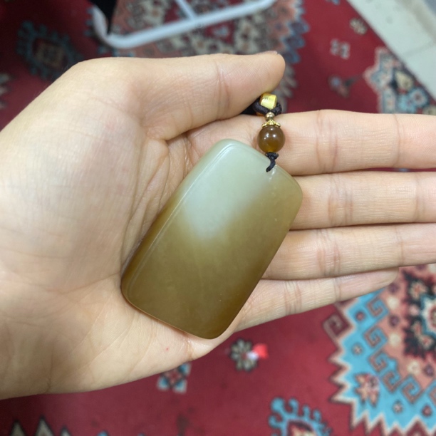 且末金山微色差吊坠