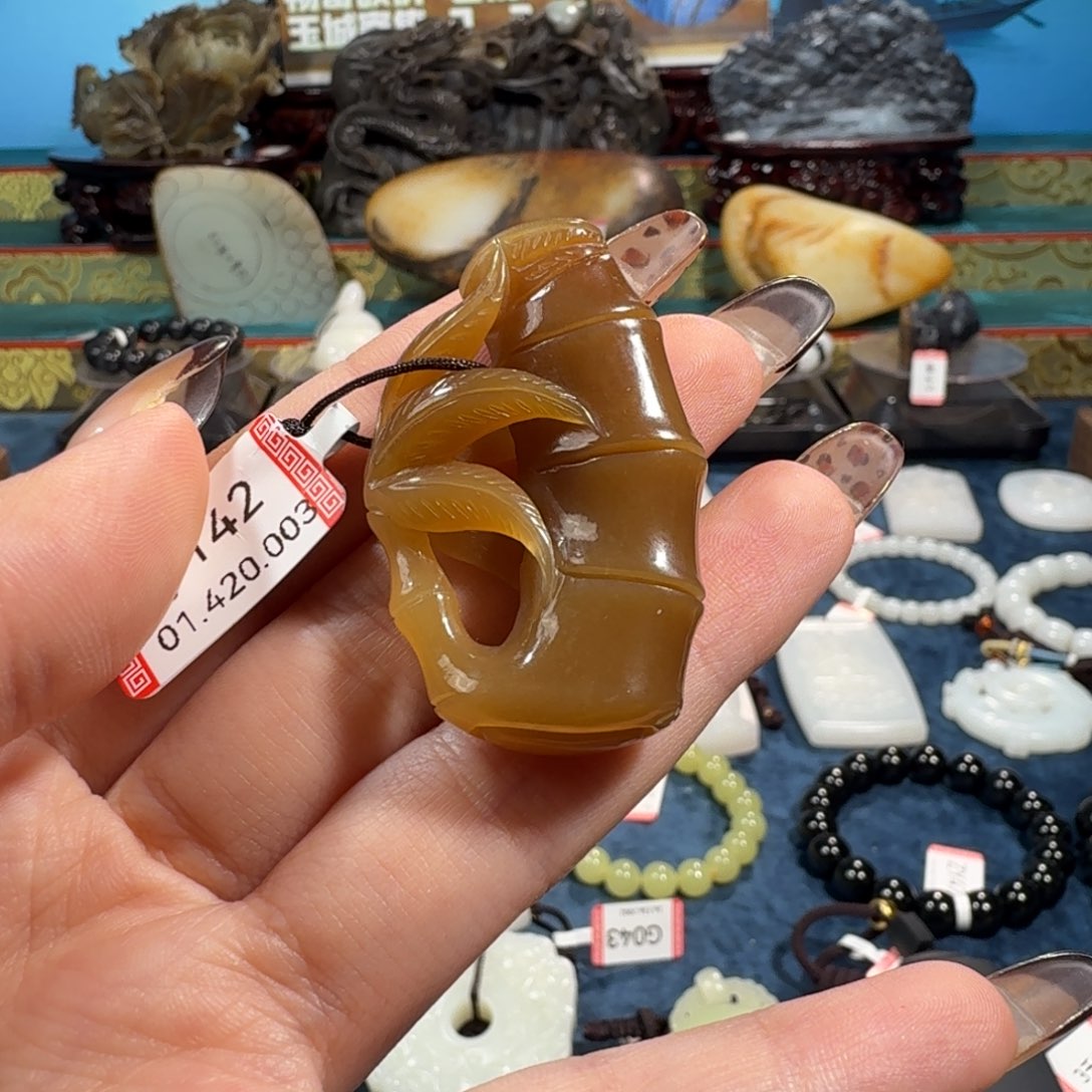 和田玉未镶嵌吊坠(不含链)