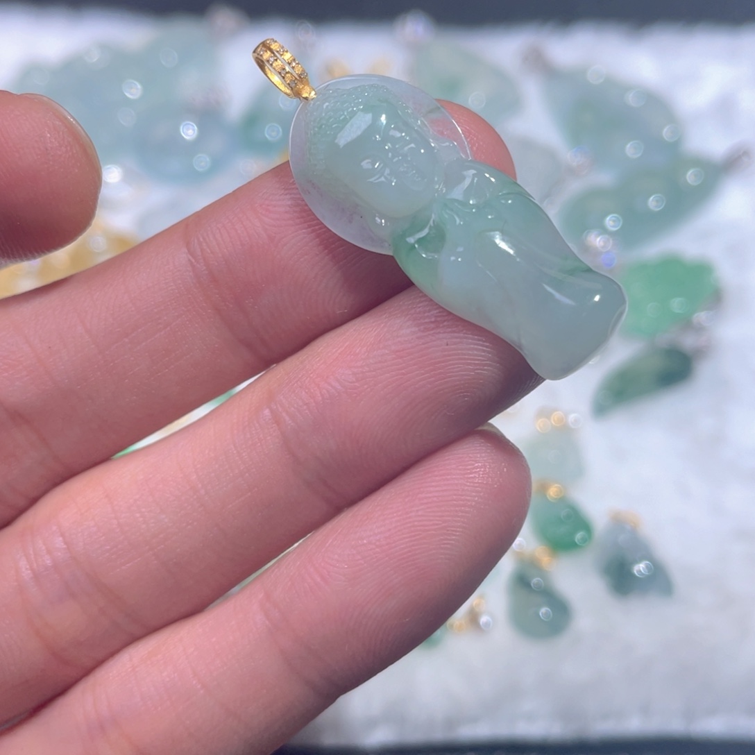 翡翠18K金镶嵌颈饰翡翠