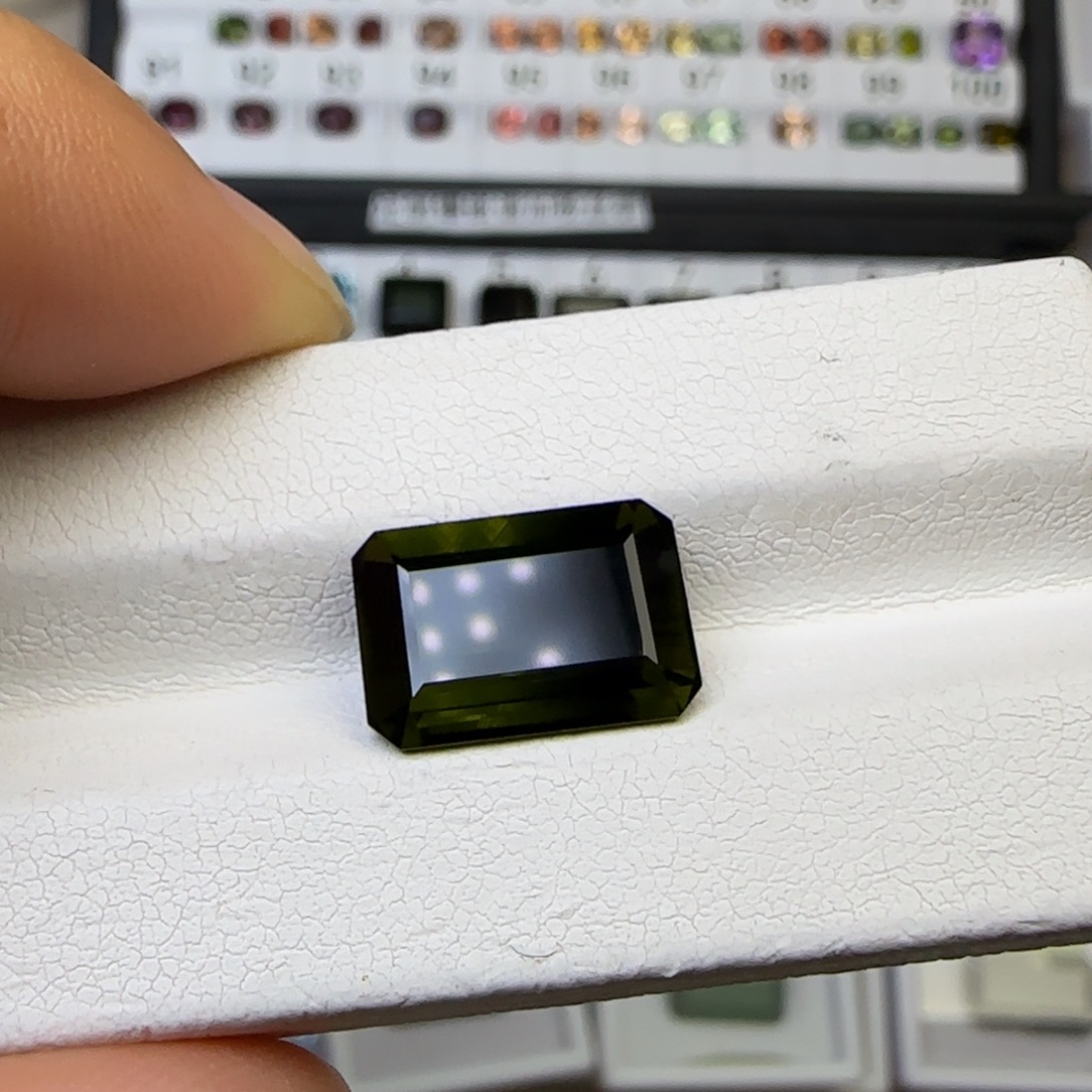 珠宝半成品碧玺未镶嵌天然6.45克拉