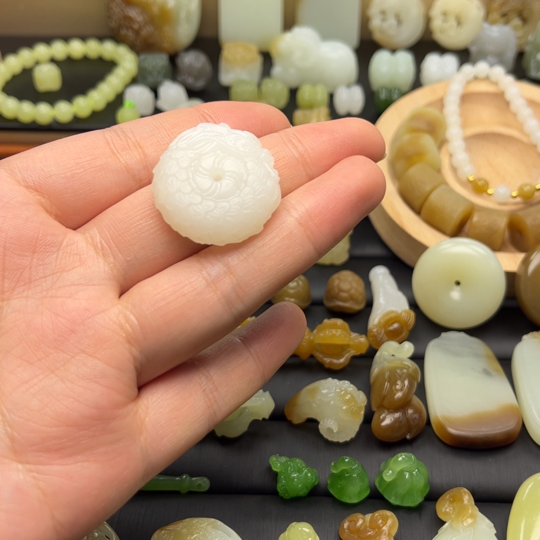 和田玉颈饰未镶嵌文*J